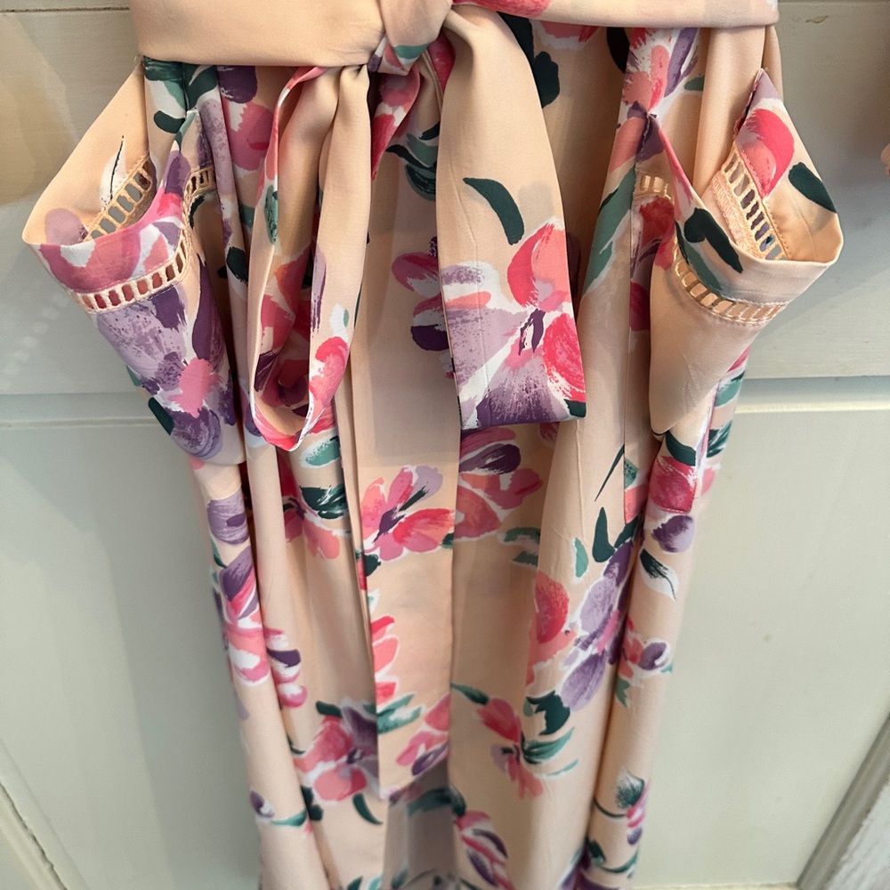 Woman’s Robe - Picture 2 of 5